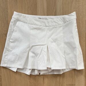 Nike Women's White Pleated Skorts